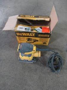 lot 43 image: Dewalt 2.3 Amp 14 Sheet Palm Grip Sander, DWE6411K - Used - Missing Bag, Dust Collector and Paper Clamp.