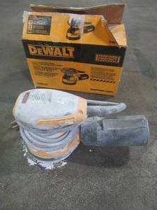 lot 53 image: Dewalt 3 Amp Corded 5 in. Variable Speed Random Orbital Sander, DWE6423 - Used.