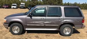 lot 2 image: 1995 Ford Explorer XLT 4x4