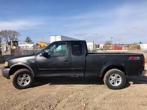2002 Ford F-150 XLT - 1 OWNER - 4x4