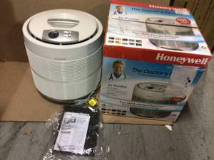 lot 24 image: Honeywell True HEPA Allergen Remover Air Purifier 50250 Customer retturns See Pictures