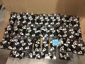 lot 34 image: NFL Magnetic Bag Clips Oakland Raiders - Set of 3  Customer retturns See Pictures