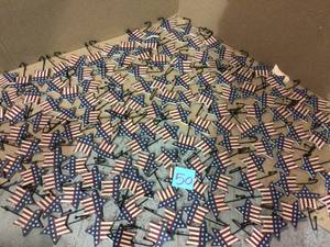 lot 50 image: LOT OF HOOKS AMERICAN FLAG DECO Customer retturns See Pictures