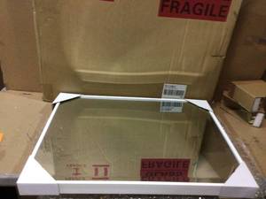 lot 90 image: Medium Rectangle Glass Casual Mirror see pictures