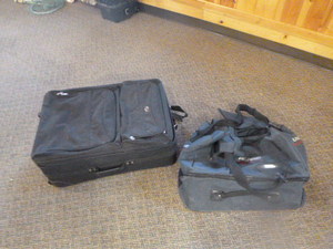 lot 30 image: Suitcase and Tote