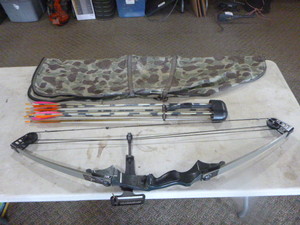 lot 41 image: Archery Set