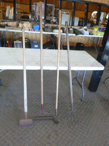 lot 51 image: LawnGarden Tools