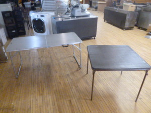 lot 71 image: 2 Folding Tables