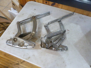 lot 19 image: Car Hood Hinges