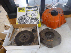 lot 18 image: LuK Clutch Kit with Bell Housing