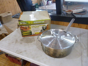 lot 14 image: Boulder Creek Aluminum Fish Fryer