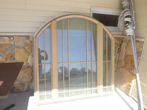 lot 5 image: Large Window