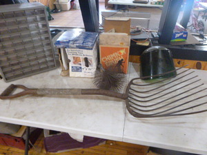 lot 99 image: Garage Items