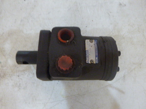 lot 106 image: Char-Lynn (Eaton) Hydraulic Motor