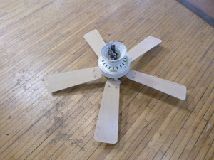 lot 114 image: Ceiling Fan