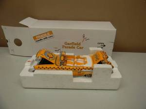 lot 11 image: DANBURY MINT GARFIELD DIE CAST PARADE CAR - 1957 CHEVY - NEW IN BOX - THIS IS A  AWESOME PIECE - NEVER OUT OF THE BOX - SEE PICTURES