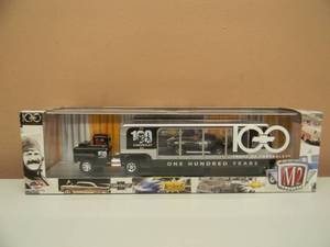 lot 21 image: M2 MACHINES 100 YEARS OF CHEVROLET 1958 SPARTAN LCF & 1966 CORVETTE - TRAILER - VERY COOL PIECE - SEE PICTURES
