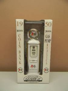 lot 25 image: GEARBOX GAS PUMP REPLICA - CHEVROLET CORVETTE 1957 - LIMITED EDITION - NEW IN BOX - SEE PICTURES