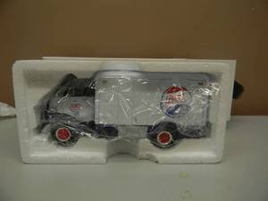 lot 30 image: FIRST GEAR 52 GMC INSULATED VAN PEPSI COLA 134 SCALE DIECAST - NEW IN BOX - GREAT PIECE - SEE PICTURES