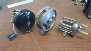 lot 333 image: Lot of 3 Vintage Reels (2) Open Face & (1) Closed Face