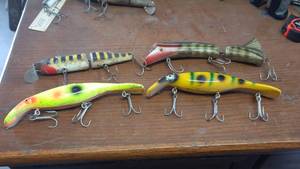 lot 334 image: Lot of 4 Vintage Muskie Lures