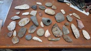 lot 507 image: Large Lot of Rocks, Arrowheads & Other Interesting Native American Tools