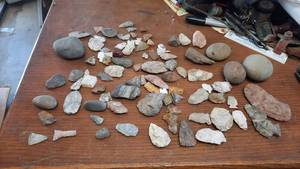 lot 508 image: Large Lot of Rocks, Arrowheads & Other Interesting Native American Tools