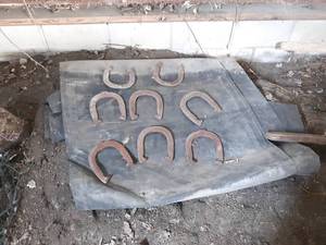 lot 618 image: Large Black Tarp w 8 Pitching Horseshoes