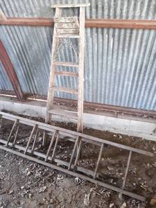lot 619 image: Lot of 3 Vintage Ladders - 152, 107 and 72