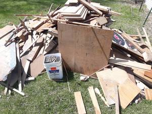 lot 620 image: Large Pile of Wood - Take what you want, well burn the rest