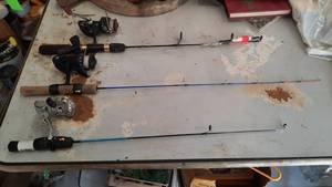lot 529 image: Lot of 3 Ice Fishing Rod & Reels