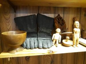 lot 651 image: Shelf Lot of Assorted Wood Carvings