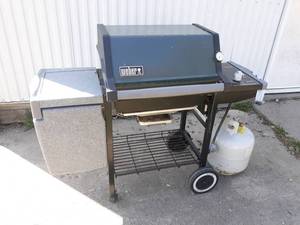 lot 665 image: Weber Gas Grill w Tank
