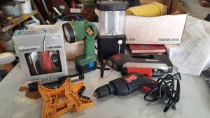 lot 672 image: Lot of Lights & Drills