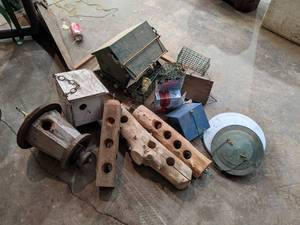 lot 158 image: Lot of Assorted Birdhouses and More