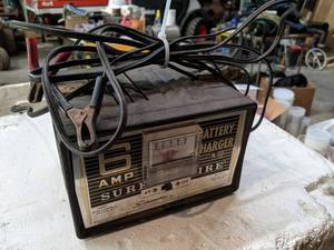 lot 162 image: Vintage Schumacher 6V Sure Fire Battery Charger