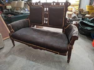 lot 178 image: Vintage Settee - Needs Work