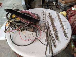 lot 179 image: Vintage Squirrel Corn Cob Feeders and More
