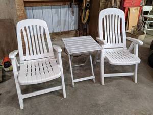 lot 183 image: Set of 2 Folding Plastic Lawn Chairs and Aluminum Folding Table