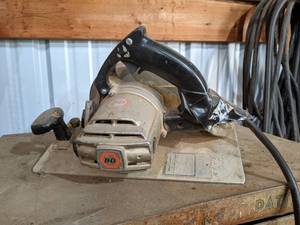 lot 193 image: Black & Decker Builders Sawcat Circular Saw Model 986