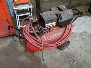 lot 148 image: Porter Cable 2HP 20 Gallon Air Compressor - 110V