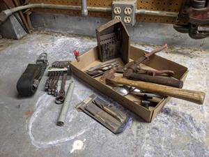 lot 212 image: Lot of Hand Tools