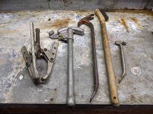 lot 224 image: Old Forge 2310 Gear Puller, 12 Pipe Bender, Crow Bars and More