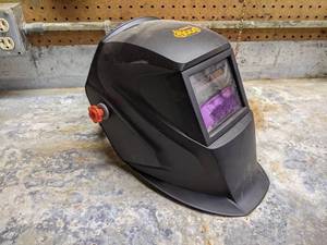 lot 225 image: Hobart Auto Darkening Welding Helmet