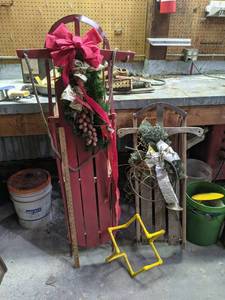lot 236 image: Lot of 2 Vintage Sleds for Decoration