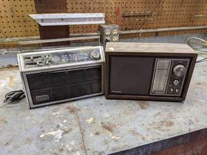 lot 240 image: Vintage Radios - Panasonic and Zenith