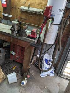 lot 243 image: TORO 48V Lithium Weed Trimmer w Charger