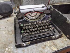 lot 246 image: Nice Antique Underwood Portable Typewriter