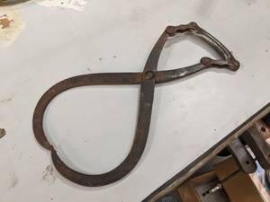 lot 250 image: Small Set of Hay  Ice Tongs