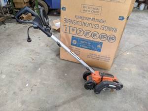 lot 265 image: Worx Lawn Edger - Electric